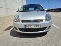 Usado Ford Fiesta Futura 68 CV (50 kW) 2008 Gris / plata Utilitario