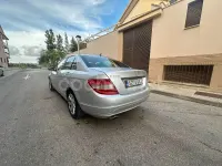 Usado Mercedes C220 170 CV (125 kW) 2009 Gris / plata Berlina