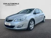 Usado Opel Astra Enjoy 95 CV (69 kW) 2012 Gris / plata Berlina