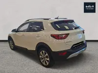 Usado Kia Stonic 84 CV (61 kW) 2022 Blanco SUV