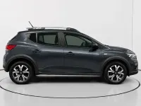 Usado Dacia Sandero Comfort 101 CV (74 kW) 2022 Gris Utilitario