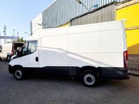 Usado Iveco Daily 126 CV (92 kW) 2017 Blanco Berlina