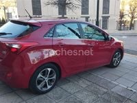 Usado Hyundai i30 Style 135 CV (99 kW) 2016 Granate Berlina
