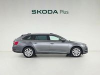 Usado Skoda Superb Ambition 150 HP (110 kW) 2023 Cinzento Carrinha