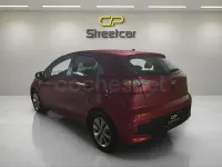Usado Kia Rio 75 HP (55 kW) 2017 Vermelho Sedan