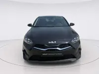 Usado Kia Ceed 101 CV (74 kW) 2025 Negro Utilitario