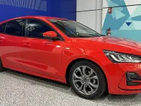 Usado Ford Focus ST-Line 115 CV (84 kW) 2025 Rojo race Berlina