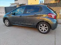 Usado Peugeot 208 Active 82 CV (60 kW) 2014 Gris / plata Utilitario