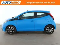 Usado Toyota Aygo X-play 72 CV (52 kW) 2019 Azul Utilitario