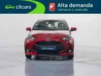 Usado Toyota Yaris Hybrid Active 75 CV (55 kW) 2022 Rojo