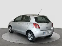 Usado Toyota Yaris Connect Style 101 CV (74 kW) 2010 Gris / plata Utilitario