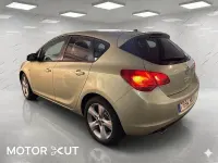 Usado Opel Astra Excellence 140 CV (102 kW) 2014 Verde Berlina