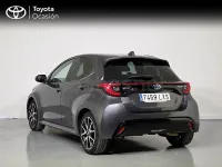 Usado Toyota Yaris Hybrid Style 116 CV (85 kW) 2022 Gris / plata Berlina