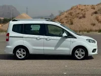 Usado Ford Tourneo Courier Trend 102 CV (75 kW) 2018 Blanco Monovolumen