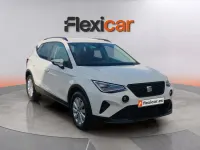 Usado Seat Arona Style Plus 110 CV (80 kW) 2022 Blanco SUV