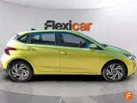 Usado Hyundai i20 100 CV (73 kW) 2024 Verde Utilitario