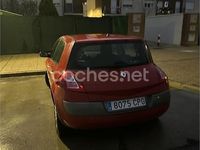 Usado Renault Mégane Dynamique 80 CV (58 kW) 2002 Rojo Berlina