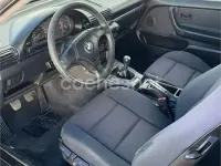 Usado BMW 318 90 CV (66 kW) 1998 Azul Berlina