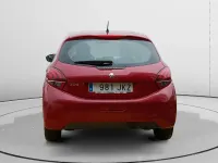 Usado Peugeot 208 Active 100 CV (73 kW) 2015 Rojo Utilitario