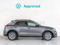 Usado VW T-Roc Advance 110 CV (80 kW) 2022 Gris / plata SUV