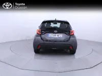 Usado Toyota Yaris Hybrid Active 116 CV (85 kW) 2025 Gris / plata Berlina