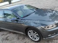 Usado VW Passat Sportline 190 CV (139 kW) 2016 Gris / plata Familiar