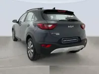 Usado Kia Stonic 101 CV (74 kW) 2022 Gris oscuro SUV