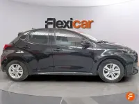 Usado Toyota Yaris Hybrid Active 116 CV (85 kW) 2022 Negro