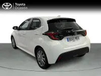 Usado Toyota Yaris Hybrid Active 116 CV (85 kW) 2023 Blanco Berlina