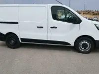 Usado Renault Trafic 120 CV (88 kW) 2018 Blanco Monovolumen