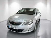 Usado Opel Astra Excellence 125 CV (91 kW) 2012 Gris / plata Berlina