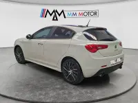 Usado Alfa Romeo Giulietta Veloce 140 CV (102 kW) 2013 Blanco Utilitario