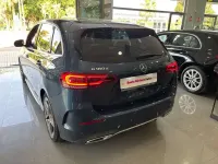 Usado Mercedes B180 116 CV (85 kW) 2022 Azul Utilitario