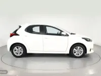 Usado Toyota Yaris Hybrid Active 116 CV (85 kW) 2022 Blanco Berlina