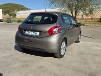 Usado Peugeot 208 Active 82 CV (60 kW) 2014 Beige Utilitario