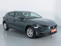 Usado Seat Leon FR 116 CV (85 kW) 2025 Gris / plata Berlina