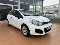 Usado Kia Rio 85 CV (62 kW) 2013 Blanco Berlina