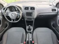 Usado VW Polo Advance 90 CV (66 kW) 2016 Plateado Utilitario