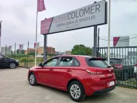 Usado Hyundai i30 120 CV (88 kW) 2019 Rojo Utilitario