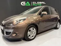 Usado Renault Scénic III Life 95 CV (69 kW) 2016 Marrón Monovolumen