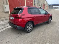 Usado Peugeot 2008 Style 100 CV (73 kW) 2018 Granate SUV