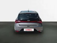 Usado Hyundai i20 101 CV (74 kW) 2022 Gris Utilitario