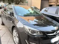 Usado Opel Astra Excellence 130 CV (95 kW) 2013 Negro Familiar