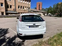 Usado Ford Focus Trend 90 CV (66 kW) 2009 Blanco Berlina