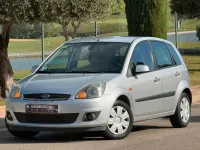 Usado Ford Fiesta Ghia 80 CV (58 kW) 2006 Gris Berlina