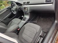 Usado VW Passat Advance 105 CV (77 kW) 2011 Marrón Familiar