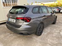 Usado Fiat Tipo Cross 130 CV (95 kW) 2022 Gris / plata Familiar