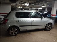 Usado Skoda Fabia Style 90 CV (66 kW) 2011 Gris / plata Berlina