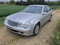 Usado Mercedes E270 Elegance 170 CV (125 kW) 2004 Gris / plata Familiar