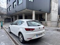Usado Seat Leon Style 110 CV (80 kW) 2018 Blanco Berlina